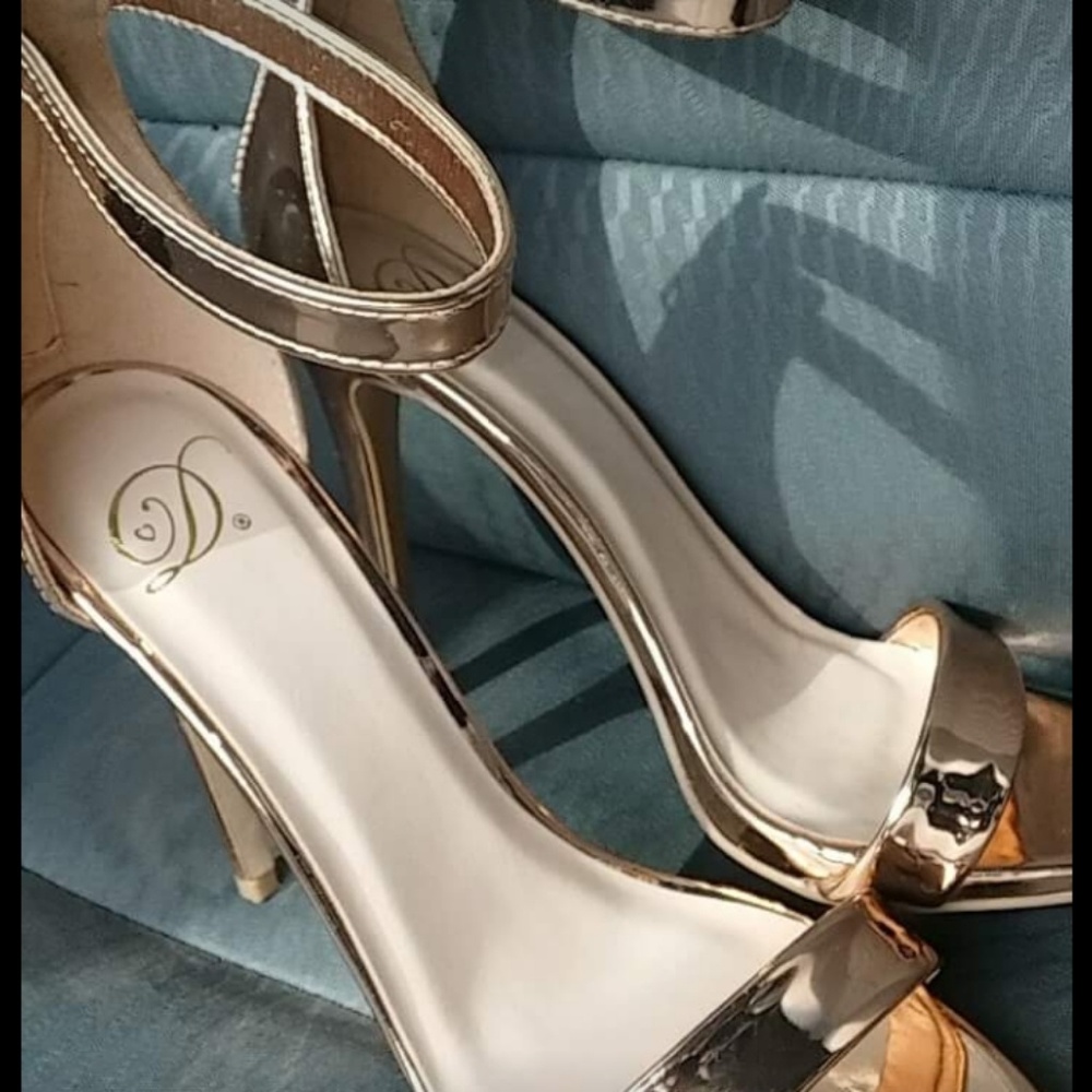 Gold shinny heels